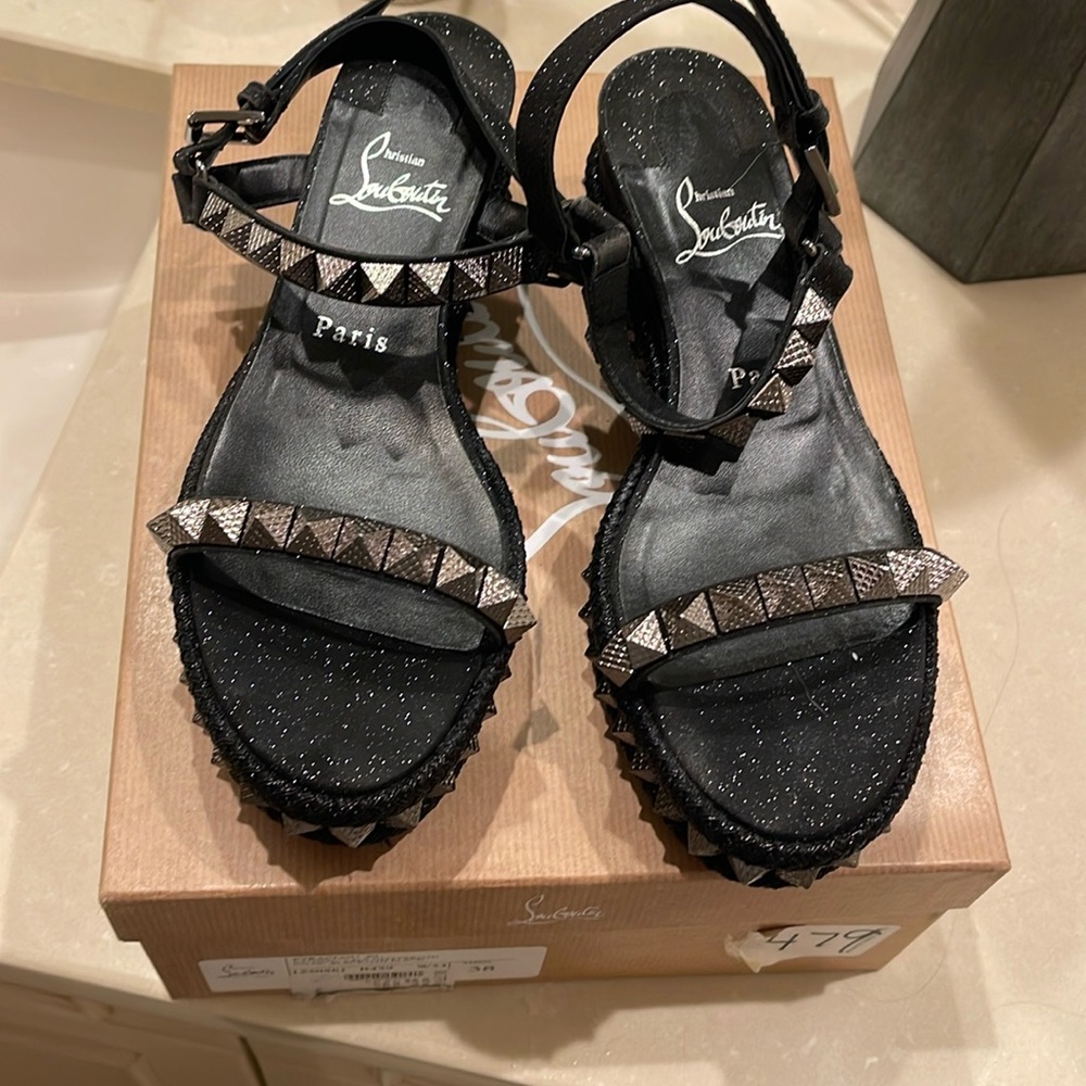 Christian Louboutin Pyraclou 60 size 38